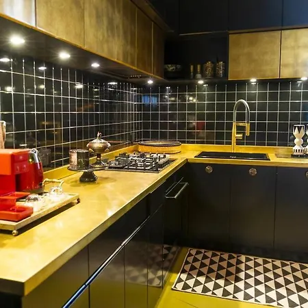 Luxury Bohemian With Private Garden In 밀라노