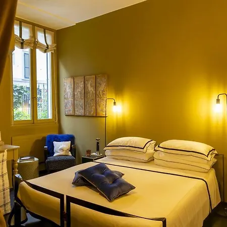 Luxury Bohemian With Private Garden In * 밀라노