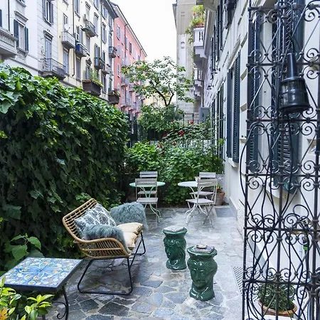 Luxury Bohemian With Private Garden In * 밀라노