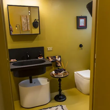Luxury Bohemian With Private Garden In 아파트